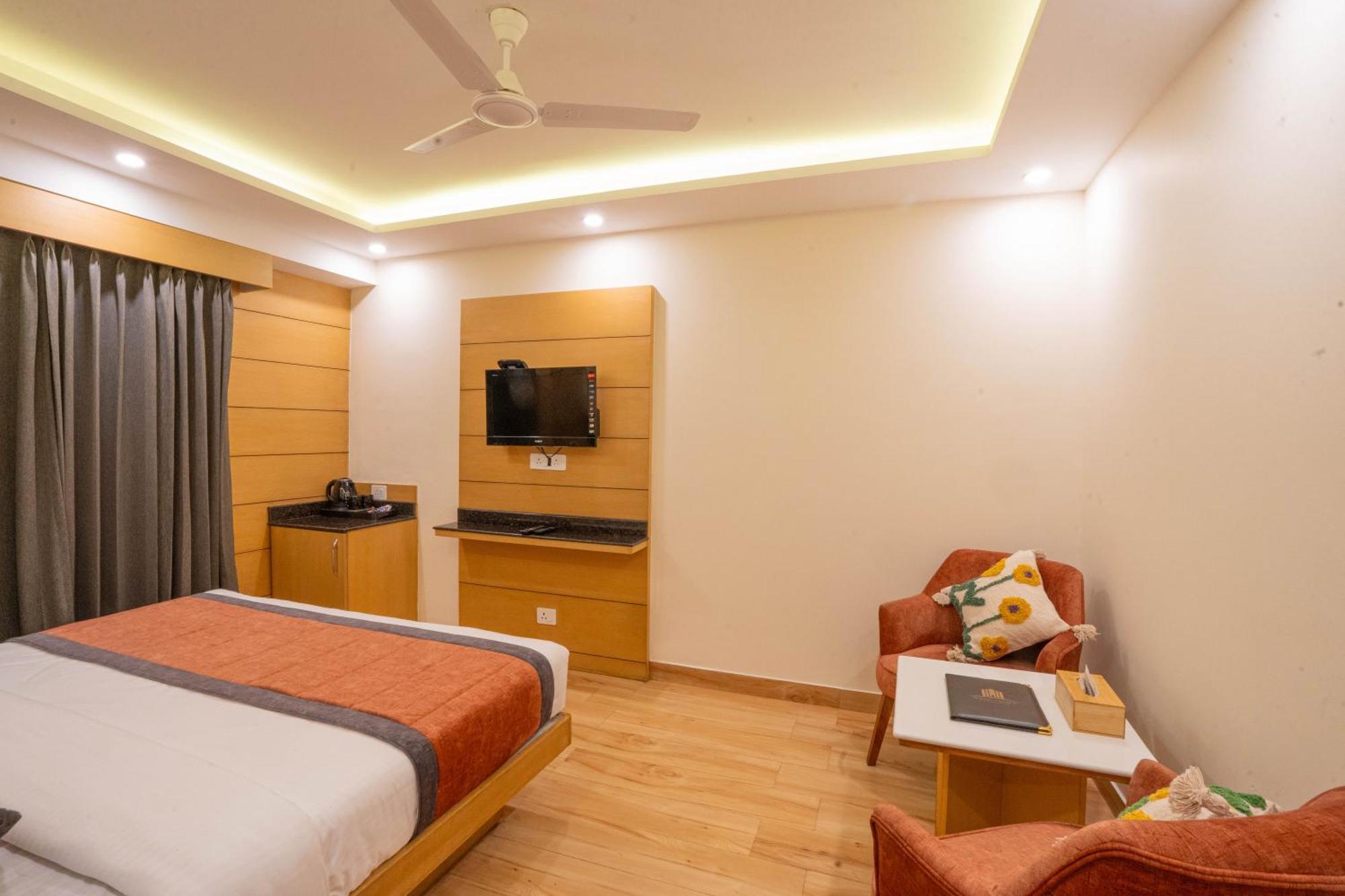 Perfectstayz Premium At Mall Road Mussoorie Exterior photo
