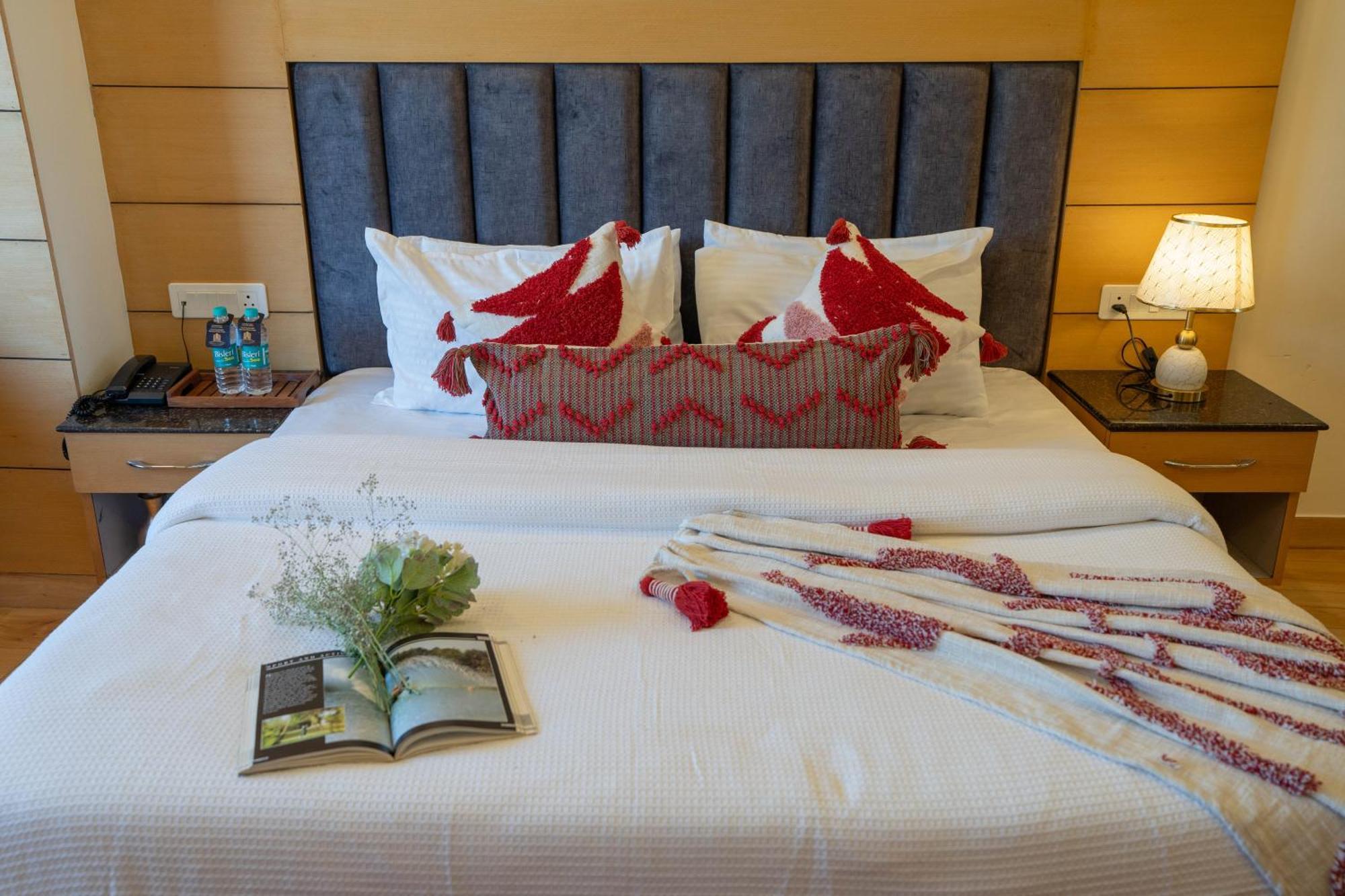 Perfectstayz Premium At Mall Road Mussoorie Exterior photo